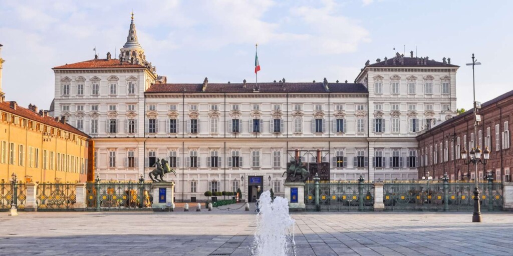 outdoor, céu, nuvem, cidade, Palácio, Praça, construção, Sede do governo local, fachada, ponto de referência, Arquitetura clássica, rua, térreo, quadrado, edifício governamental, viagem