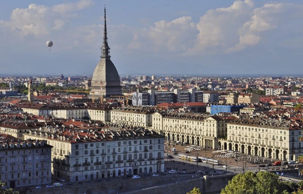 outdoor, céu, nuvem, torre, construção, pináculo, Área urbana, árvore, Campanário, cidade, horizonte, ponto de referência, viagem, grande, paisagem