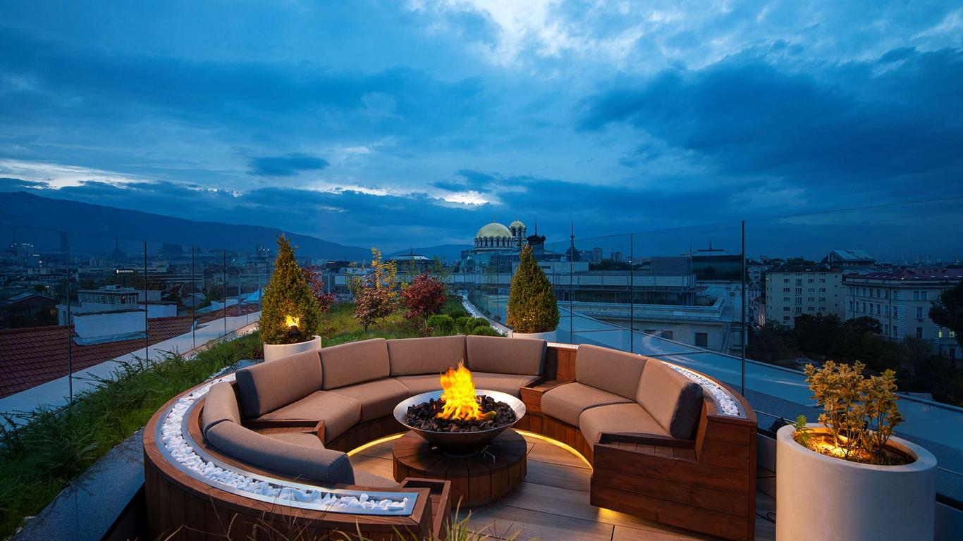 nuvem, céu, sofá, outdoor, mesa de café, planta, Sofá de studio, mesa, Sofá-cama, vaso de flores, planta doméstica, com vista para, piscina, paisagem, piso, móveis, montanha, rio, interno, hotel