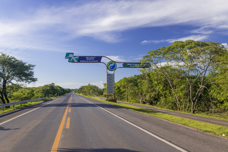 outdoor, estrada, céu, nuvem, árvore, rua, Faixa, passagem, Autoestrada, asfalto, infraestrutura, Superfície de estrada, via, Piche, placa, sinalização rodoviária, ombro, rodovia