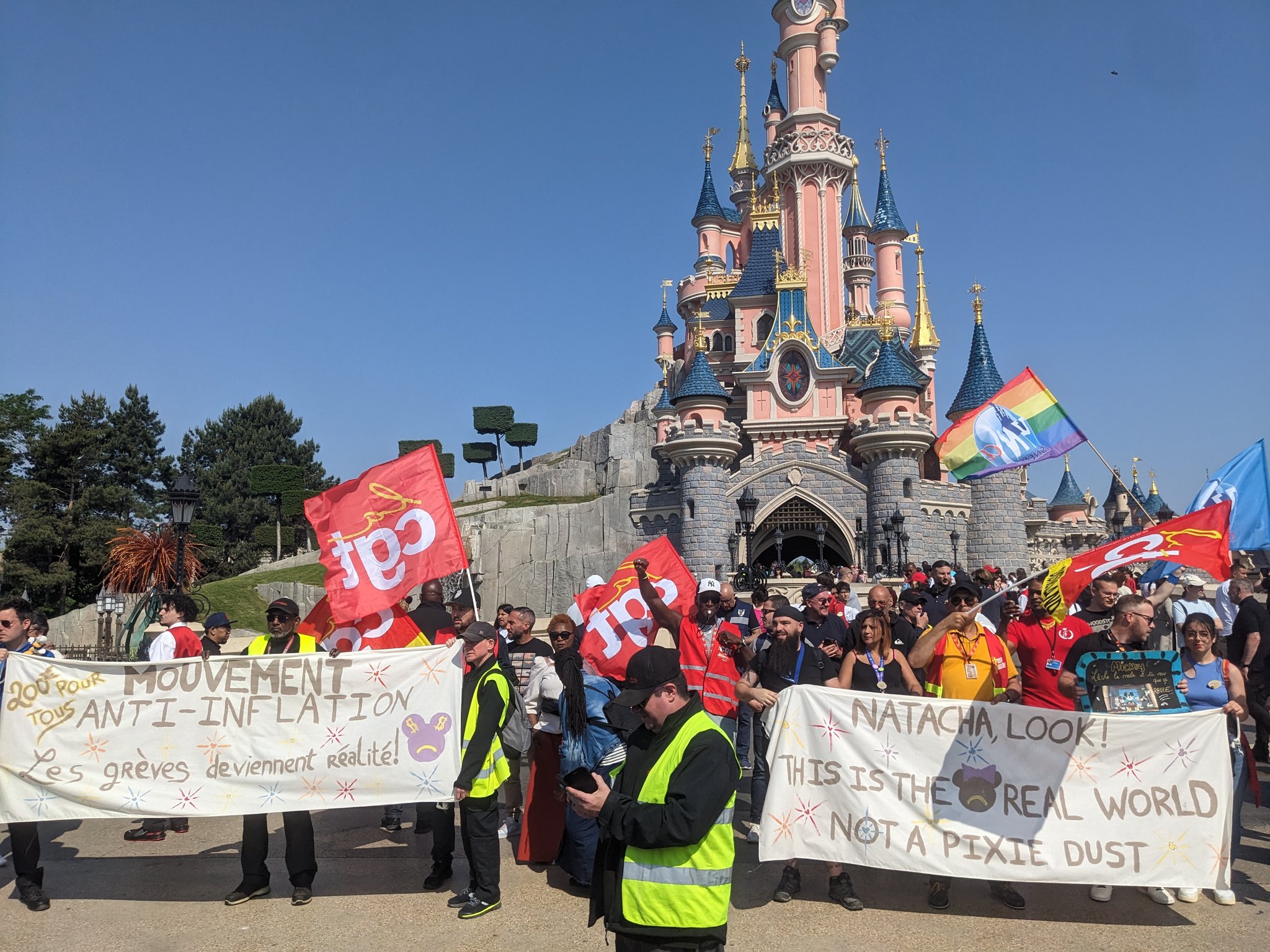 Funcionários da Disney suspendem greve