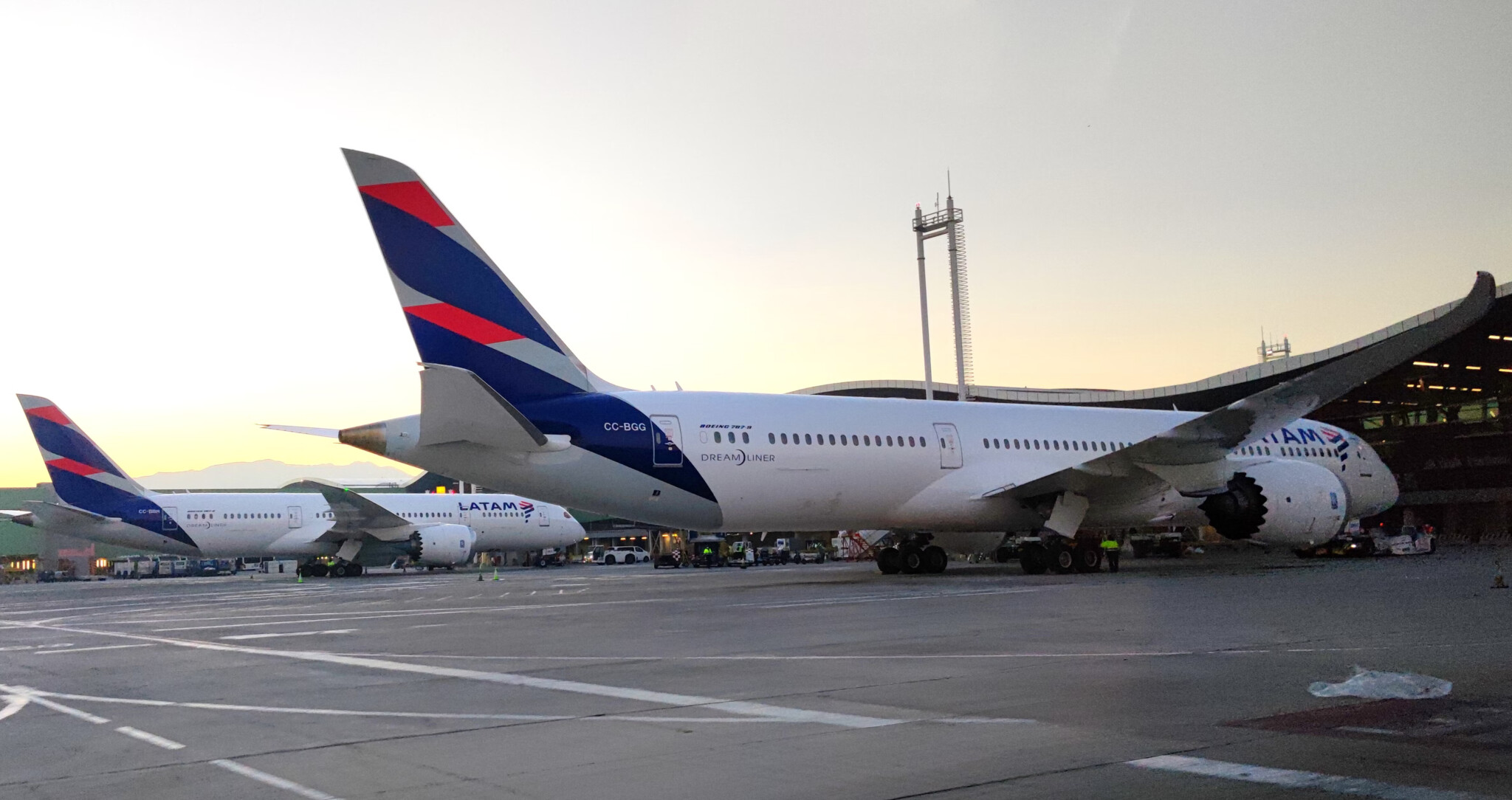 Clientes LATAM podem escolher refeições via WhatsApp antes do voo