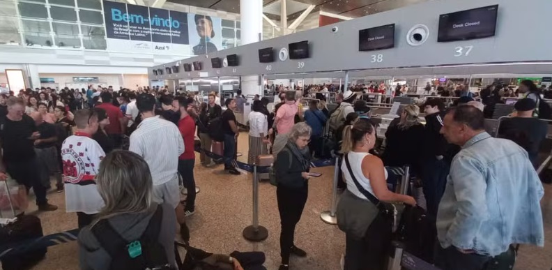 roupas, homem, pessoa, calçados, pessoas, mulher, grupo, multidão, interno, em pé, teto, grande, térreo, piso, evento