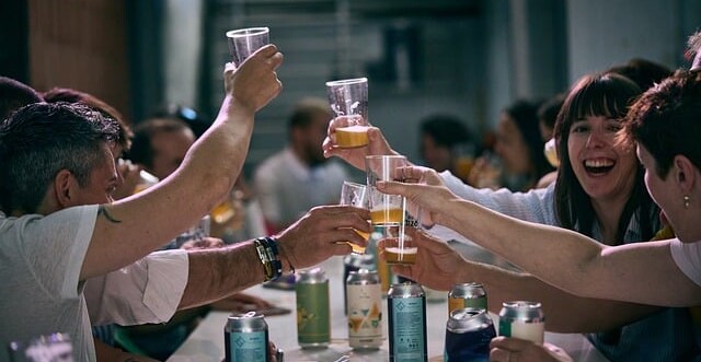 Mesa pra um? Em Barcelona, não! Turistas são priorizados por restaurantes gerando confusão com moradores