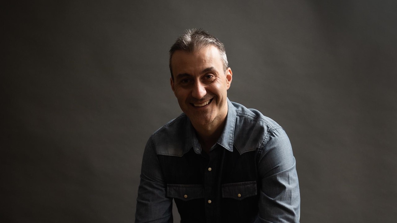 Rosto humano, roupas, pessoa, sorriso, homem, retrato, topo, colarinho, parede