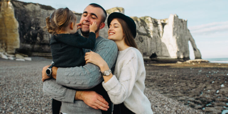 viagem-família-paisagem-turismo-felicidade Proteção gastando menos! Contrate o seguro viagem da Assist Card com até 60% OFF