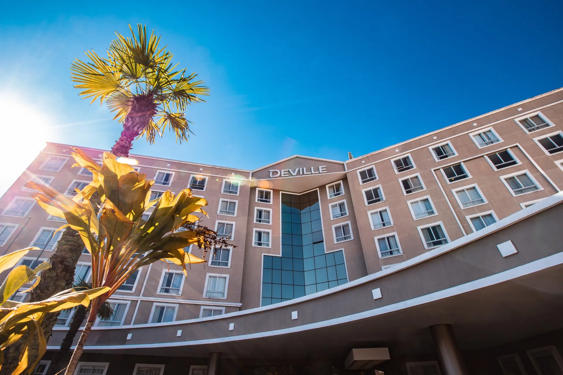 outdoor, construção, céu, árvore, janela, cidade, rua, hotel