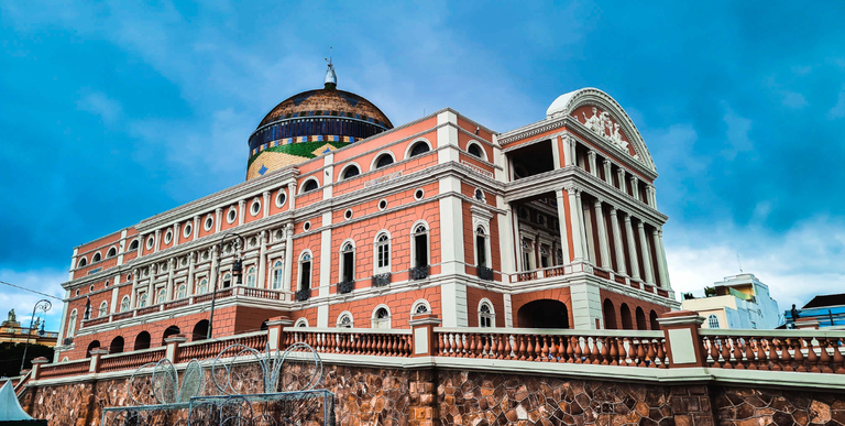 outdoor, nuvem, céu, construção, ponto de referência, arquitetura, fachada, cidade, viagem, grande, edifício governamental, rua