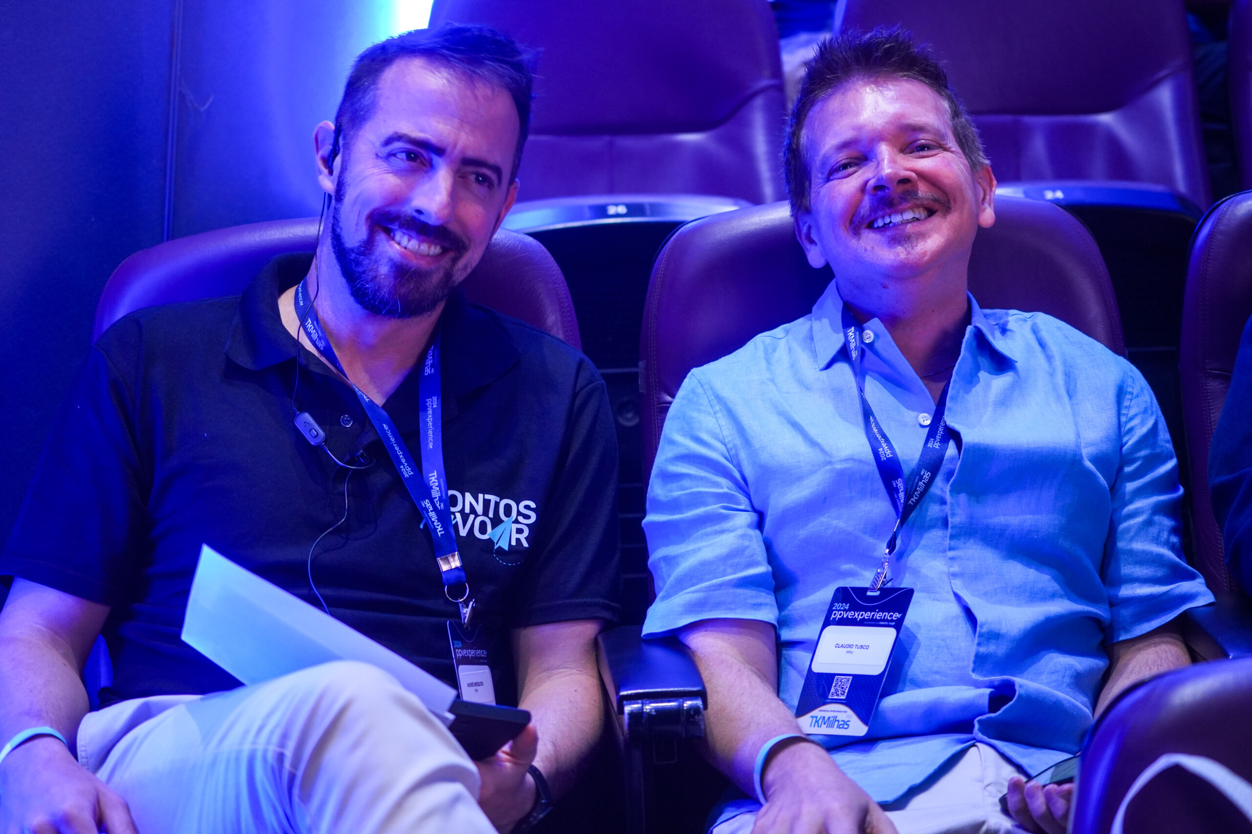 Rosto humano, pessoa, roupas, sorriso, homem, interno, sentar-se, pessoas