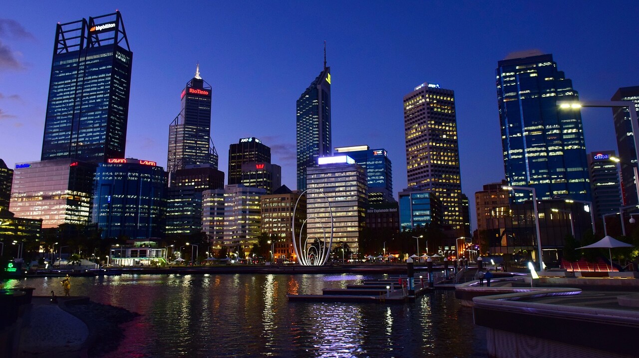 outdoor, construção, horizonte, paisagem urbana, Área metropolitana, céu, Metrópolis, Torre de apartamentos, cidade, torre, centro da cidade, Área urbana, água, lago, Prédio comercial, arranha-céu, Construção de uso misto, Condomínio, noite, rio, luz, paisagem, reflexo