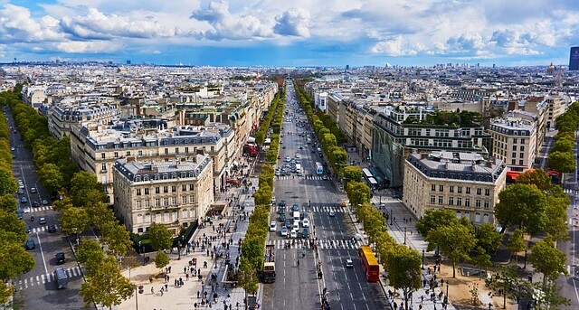 outdoor, nuvem, céu, árvore, Área urbana, Design urbano, Construção de uso misto, subúrbio, Fotografia aérea, Área metropolitana, Área residencial, Bairro, centro da cidade, Metrópolis, cidade, passagem, infraestrutura, Vista aérea, construção, rua, paisagem, viagem