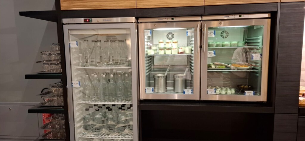 interno, armário, Caixa de exibição, janela, Armários, vidro, prateleira, parede, loja, porta, geladeira, cozinha