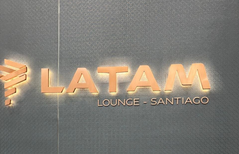Conheça a sala VIP da LATAM no Aeroporto de Santiago