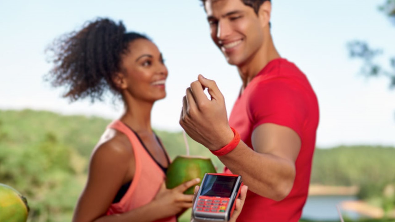 Santander deixará de oferecer pulseiras de pagamento por aproximação