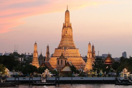 Compartilhando Emissões: Hong Kong para Bangkok voando com a Cathay Pacific