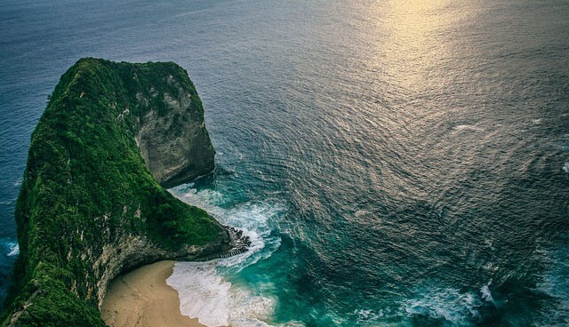 cliff-5954980_640 Destinos para evitar em 2025