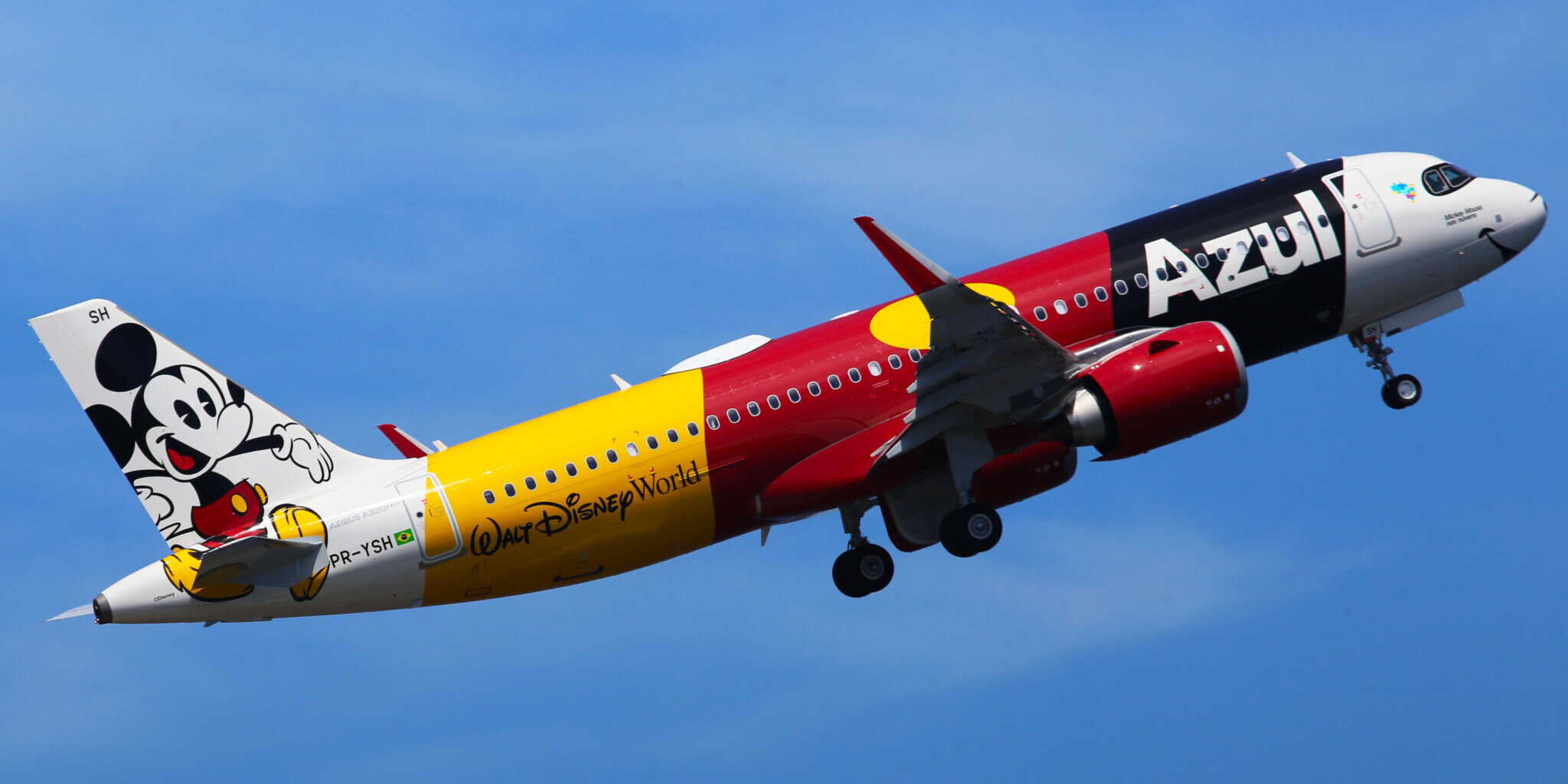 céu, plaina, aeronave, transporte, avião, Viagem aérea, outdoor, airbus, Motor de aeronave, avião de passageiros, Engenharia aeroespacial, Linha aérea, Flap, veículo, voo, Motor de jato, ar, Aeronave de corpo estreito, Jato bimotor, aviação, decolagem, jato, aeroporto, grande, vermelho