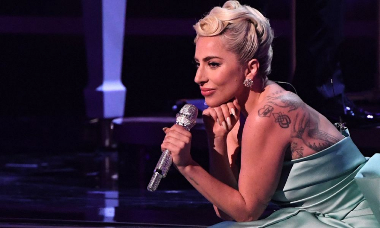 Rosto humano, pessoa, microfone, roupas, concerto, mulher, interno