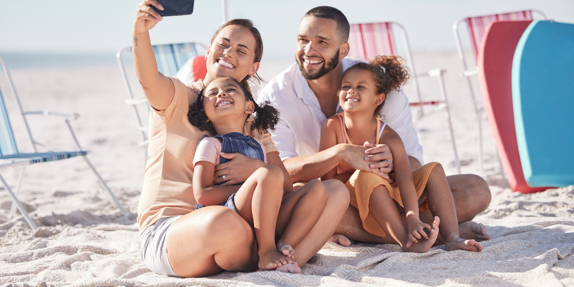 outdoor, roupas, pessoa, Rosto humano, praia, férias, sorriso, verão, roupa de banho, térreo, menina, Bronzeamento, Diversão, sentar-se, mulher, grupo, pessoas