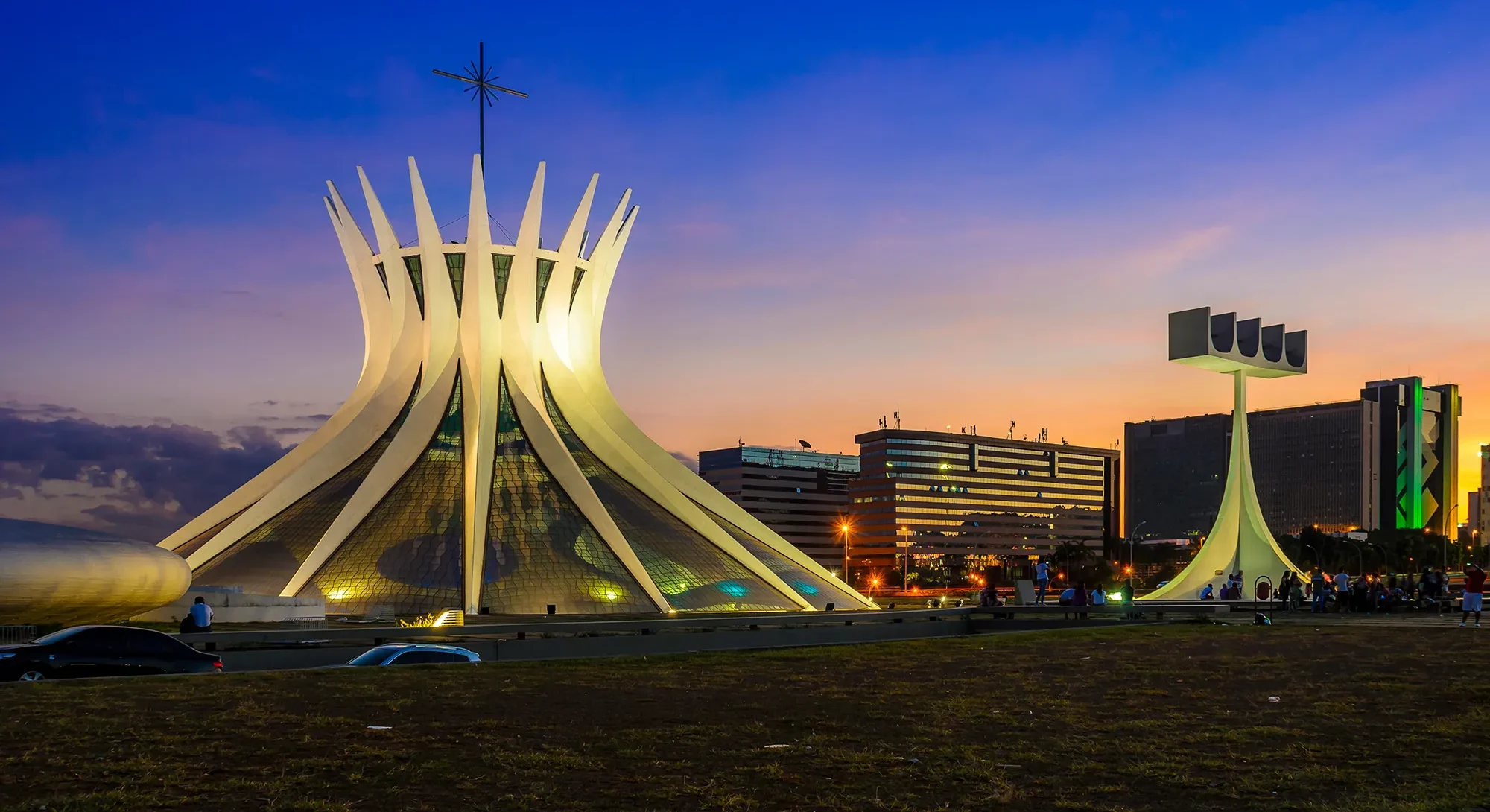 outdoor, céu, nuvem, arranha-céu, pôr-do-sol, construção, grama, noite, cidade, nascer do sol, paisagem