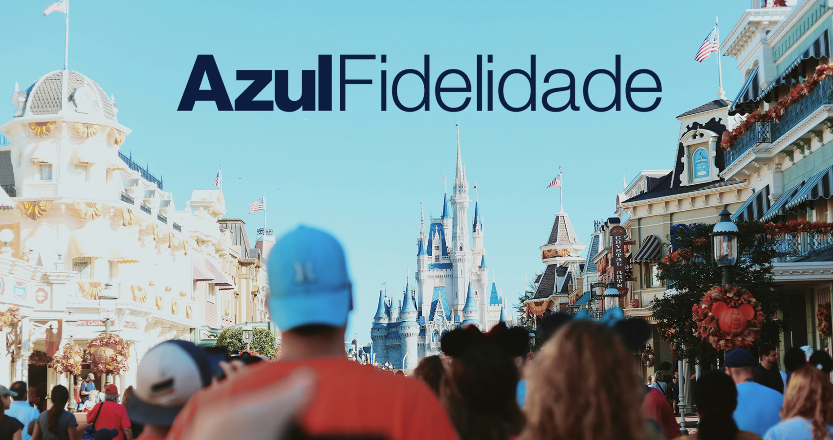 orlando-azul-fidelidade roupas, céu, outdoor, pessoa, construção, homem, mulher, Rosto humano, turismo, viagem, pessoas, cidade, multidão, rua, placa