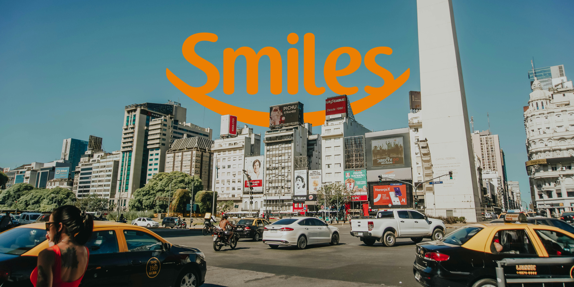 outdoor, Veículo terrestre, texto, céu, veículo, construção, Táxi, roda, trânsito, centro da cidade, arranha-céu, Placa de identificação veicular, carro, estrada, Carro de família, Área metropolitana, Placa, rua, pessoa, cidade, placa
