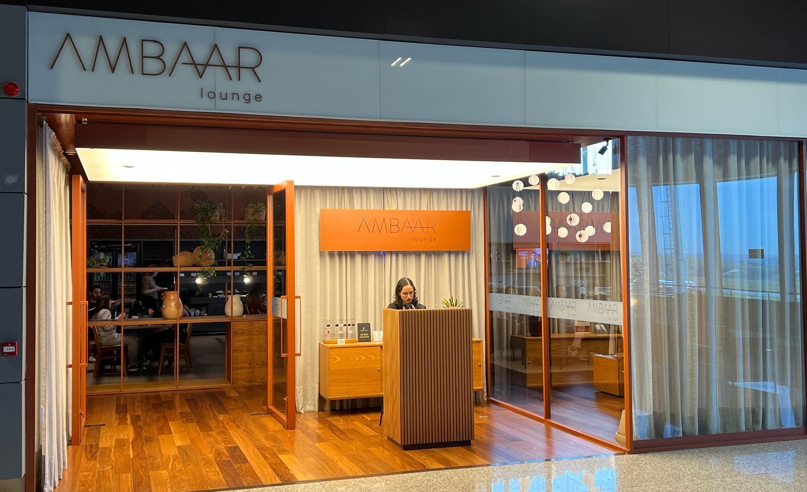 Conheça a sala VIP Ambaar Lounge Internacional Confins em Belo Horizonte