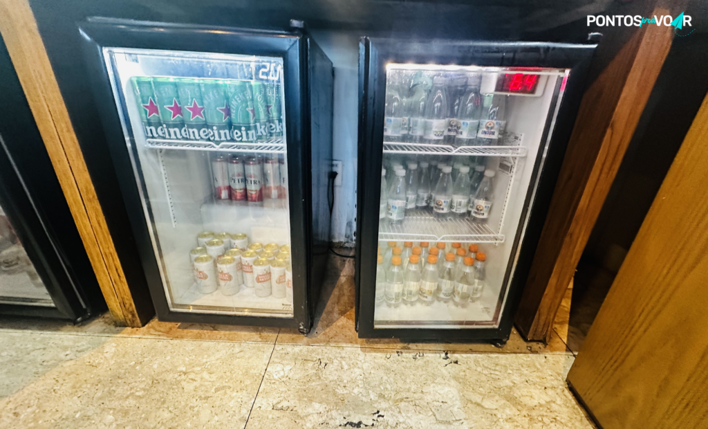 texto, caça-níqueis, máquina automática de vendas, interno, refrigerante, porta, geladeira, piso, térreo, máquina