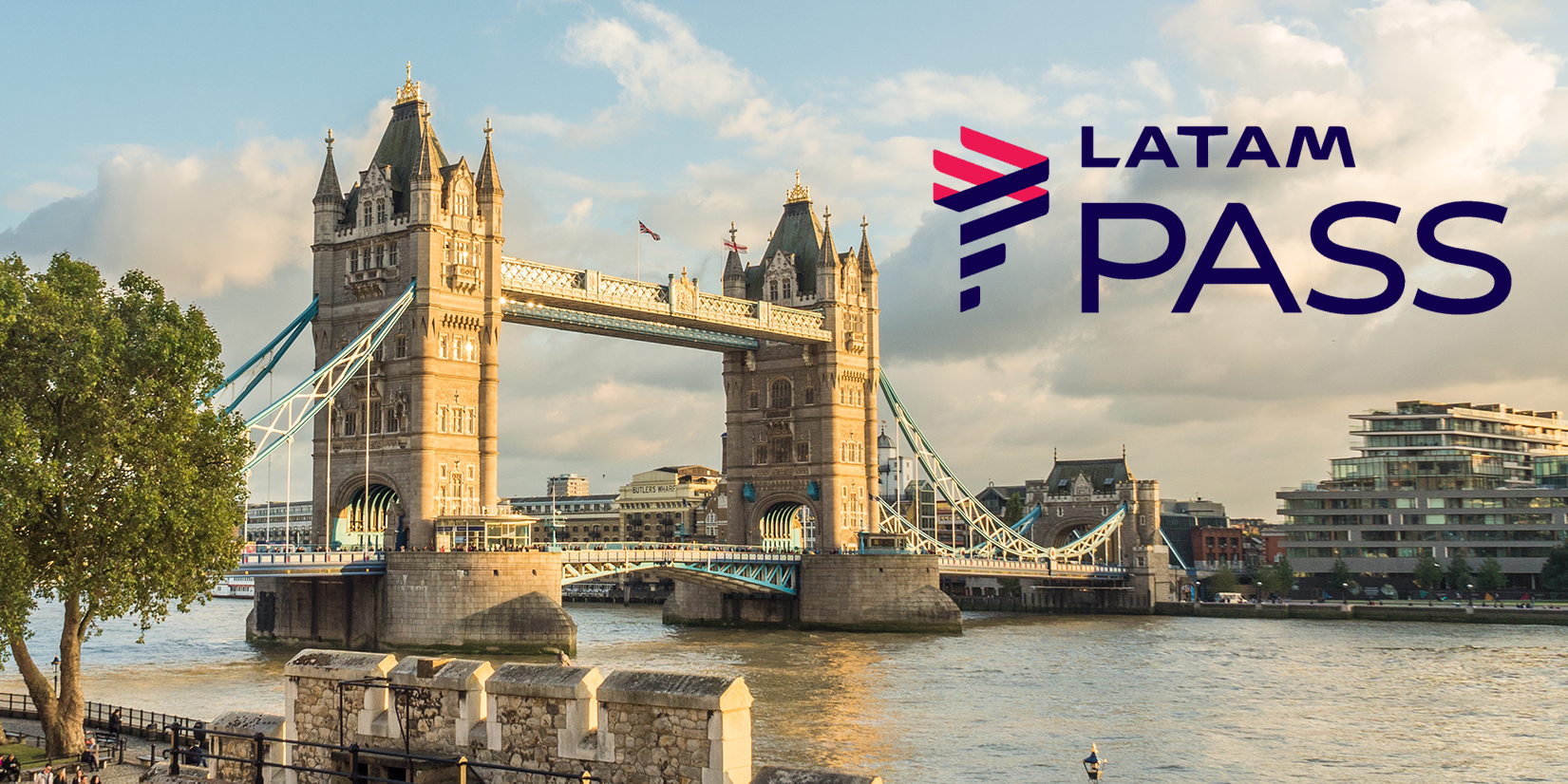 outdoor, nuvem, céu, árvore, água, lago, torre, arranha-céu, ponte, construção, cidade, rio