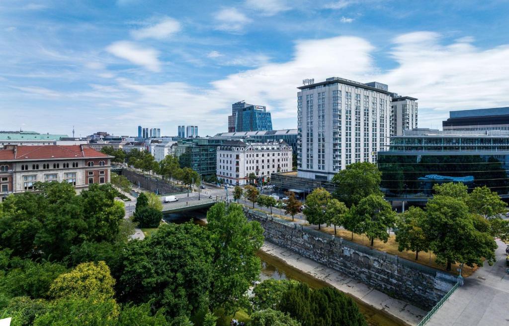 Veja como foi minha hospedagem no hotel Hilton Vienna Park - Ótima localização