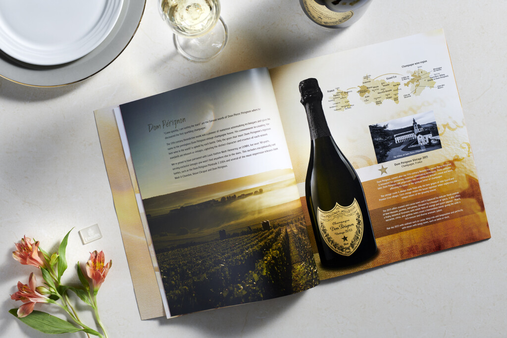 louça, texto, mesa, Utensílios de servir, bebida, placa, Taça de vinho, vinho, vaso, Utensílios para bebidas, rosa, Prato, porcelana, Centro de mesa, garrafa, interno, flor, Emirates, Primeira, Classe