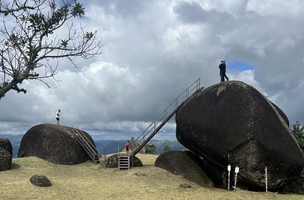 Mirante da Pedra de São Francisco tem restaurante e comida afetiva perto de São Paulo