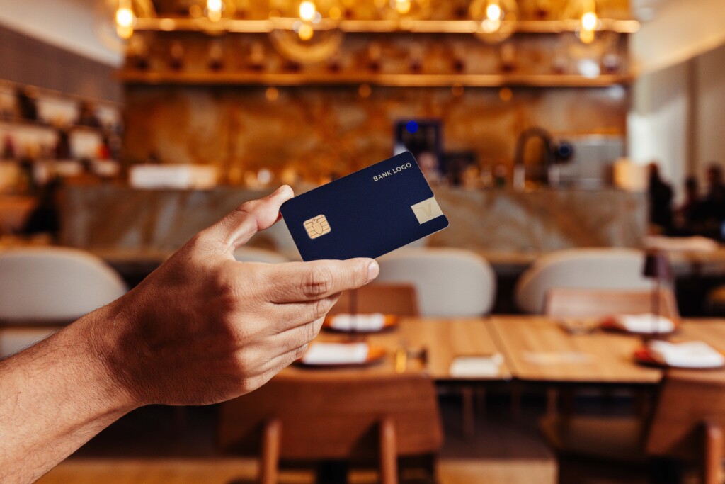 pessoa, interno, móveis, Telefone celular, mesa, segurar, parede