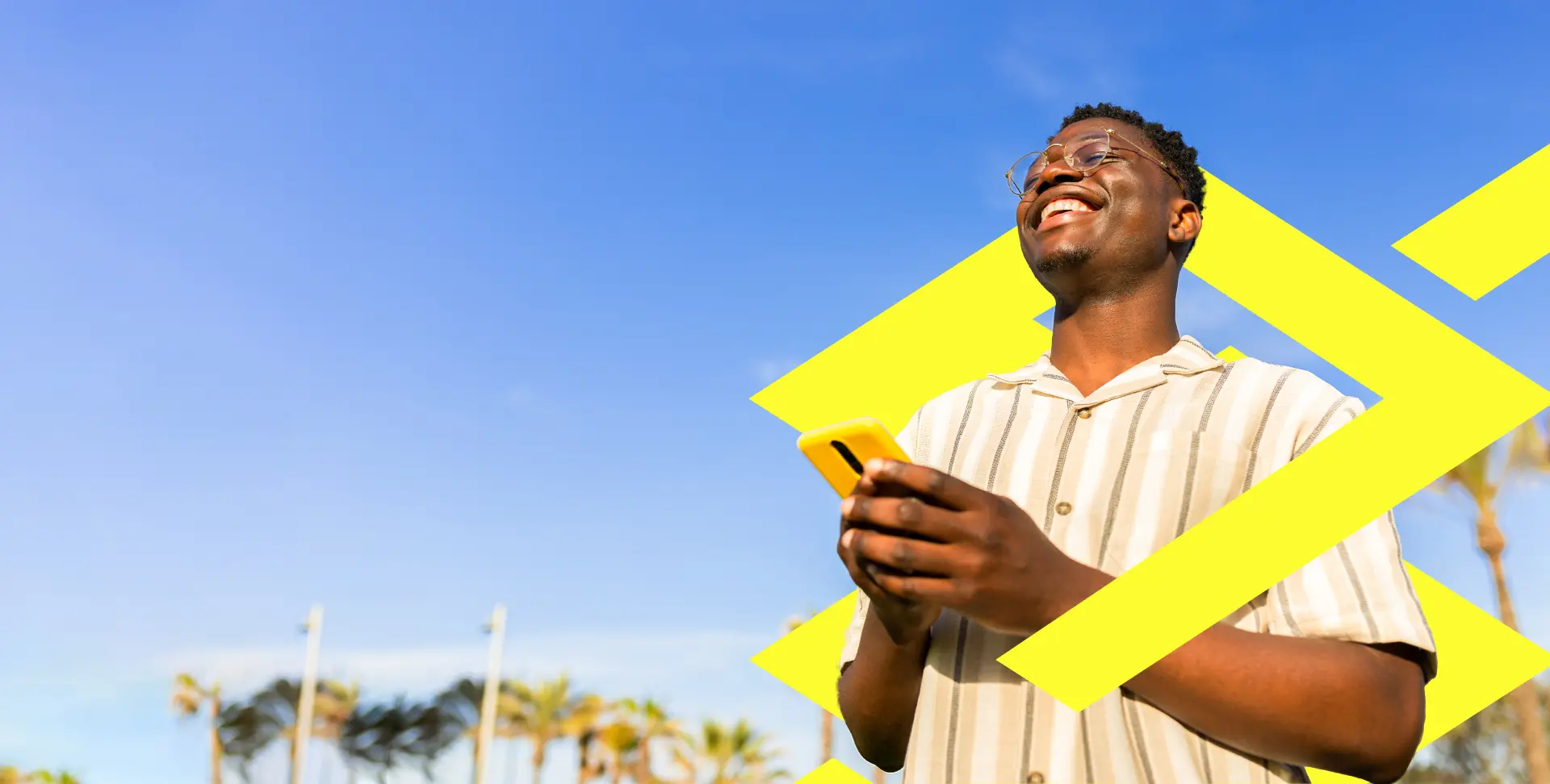 céu banco do brasil IOF , pessoa, outdoor, roupas, Rosto humano, homem, árvore, amarelo, segurar