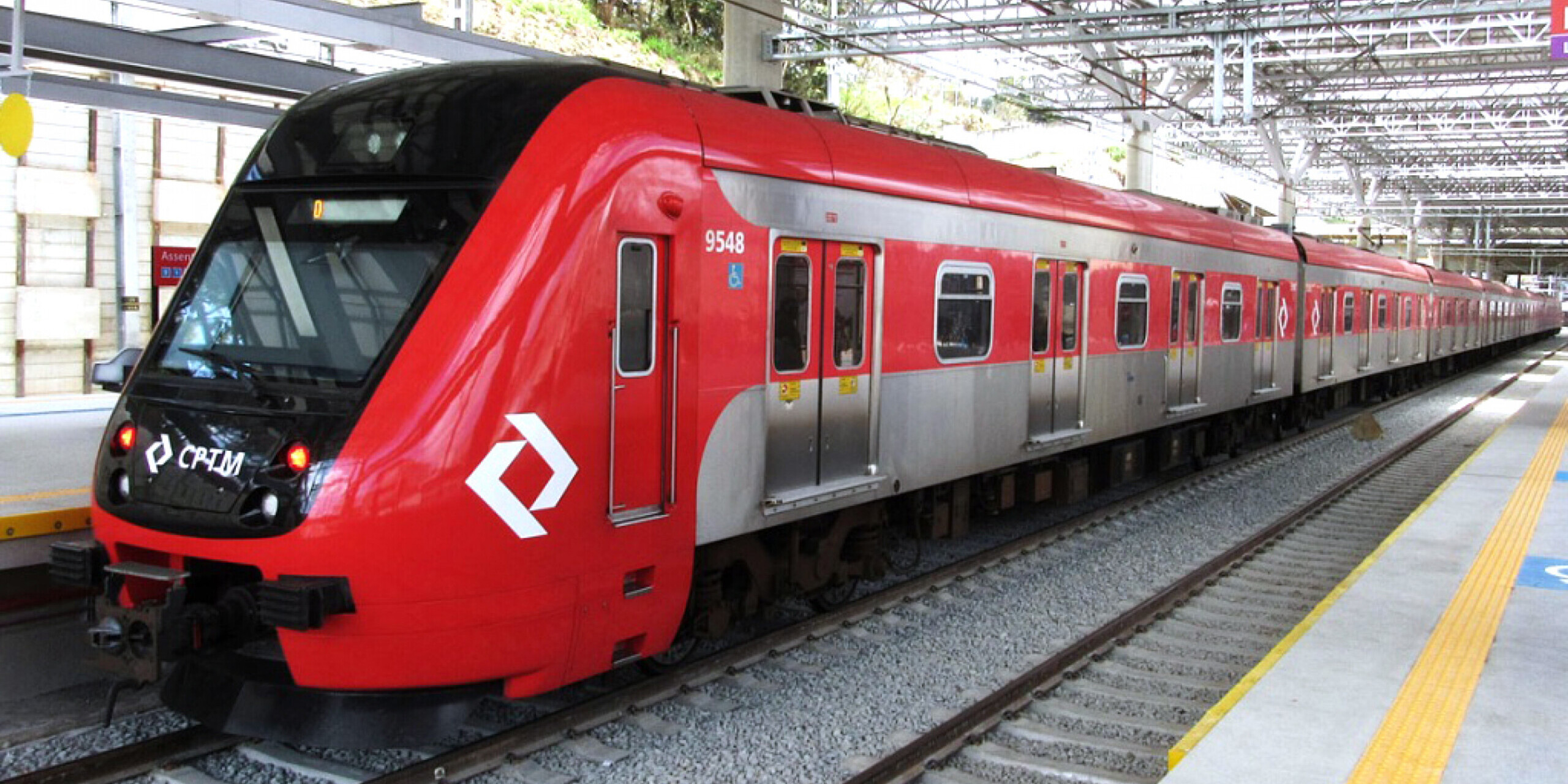 transporte, trem, veículo, pista, Estrada de ferro, transporte público, ferrovia, Veículo terrestre, estação de trem, Material rodante, Carro de passageiros, Hub de transporte, Vagão de trem, Metrô, Estação de metrô, construção, plataforma, vermelho, outdoor, Alta velocidade ferroviária, Locomotiva elétrica, trem-bala, parapeito