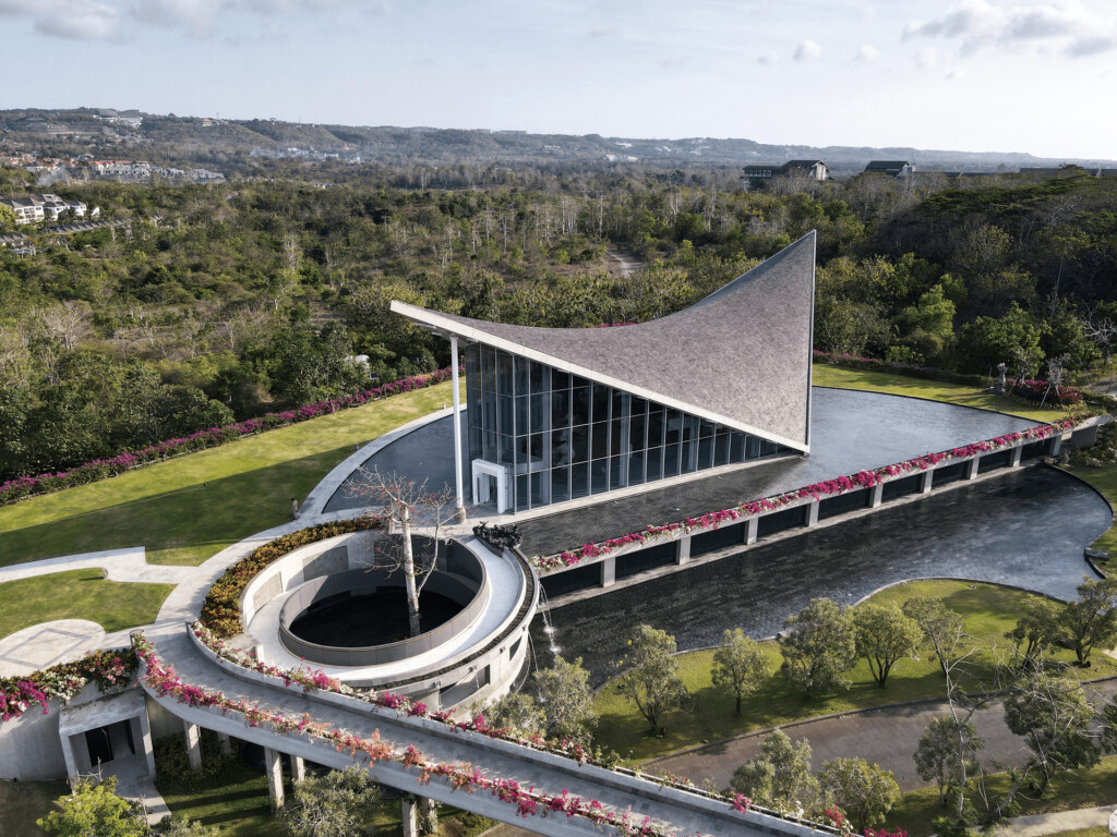outdoor, árvore, nuvem, céu, pista, planta, montanha, construção, rio, grama, ponte, viagem