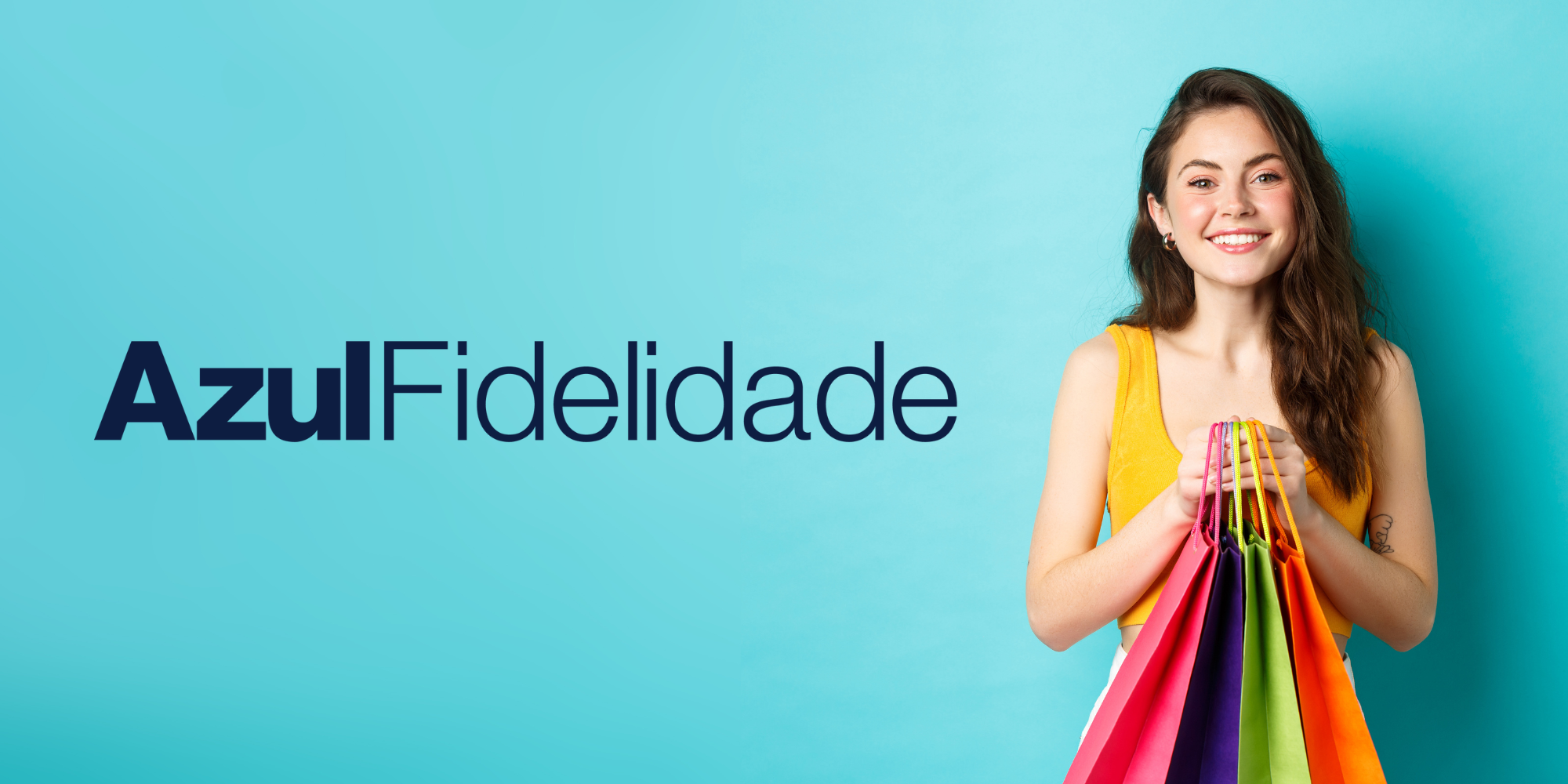 Azul Fidelidade x lojas parceiras Rosto humano, roupas, pessoa, sorriso, ombro, Indivíduo do sexo feminino, parede, mulher, vestido, menina