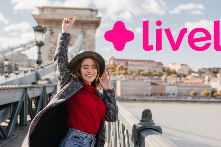 roupas, outdoor, céu, pessoa, nuvem, Rosto humano, jeans, sorriso, viagem, casaco, echarpe, turismo, construção, Moda de rua, água, mulher, ponte, cidade, menina