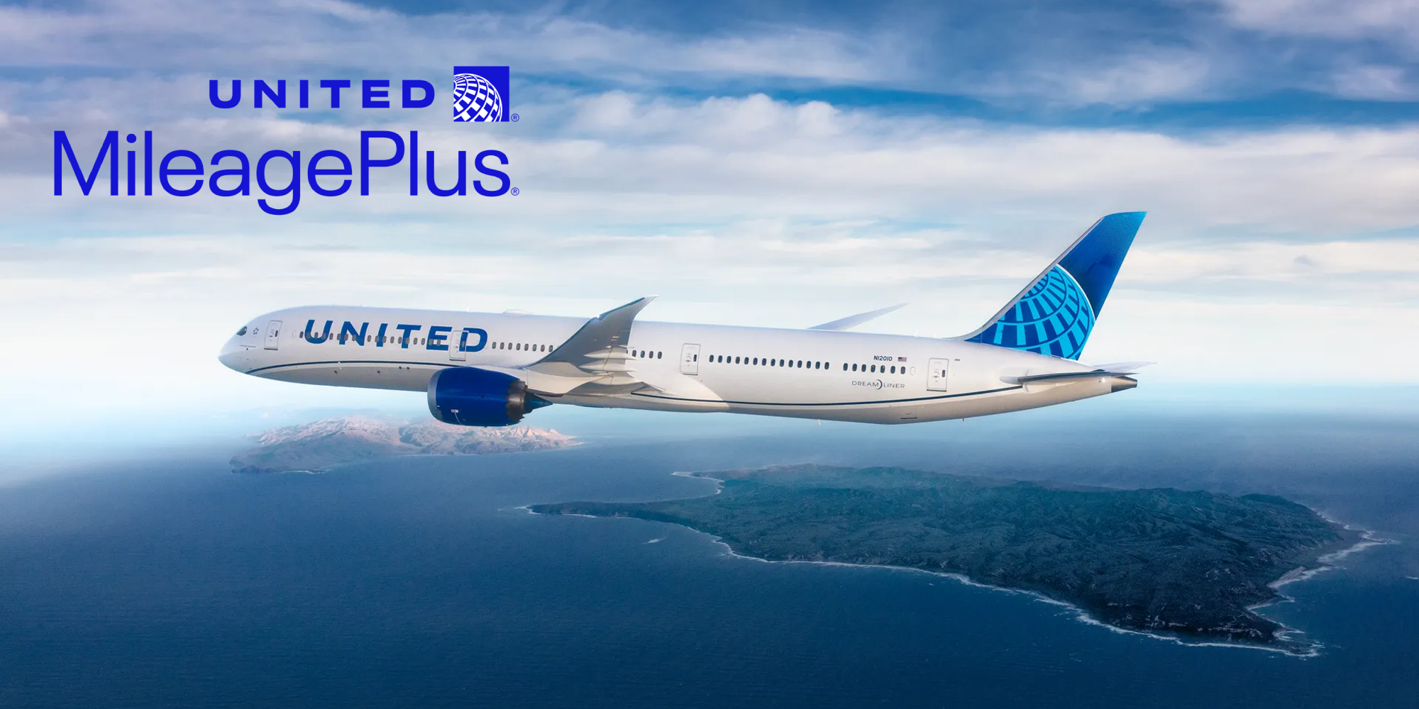 mileageplus, milhas, bônus, avião, Viagem aérea, nuvem, avião de passageiros, plaina, Linha aérea, aeronave, céu, veículo, transporte, Engenharia aeroespacial, texto, outdoor, aviação, Flap, Aeronave de corpo estreito, Motor de jato, Jato, Jato bimotor, Motor de aeronave, voo, asa, aeroporto, azul, jato, montanha, airbus