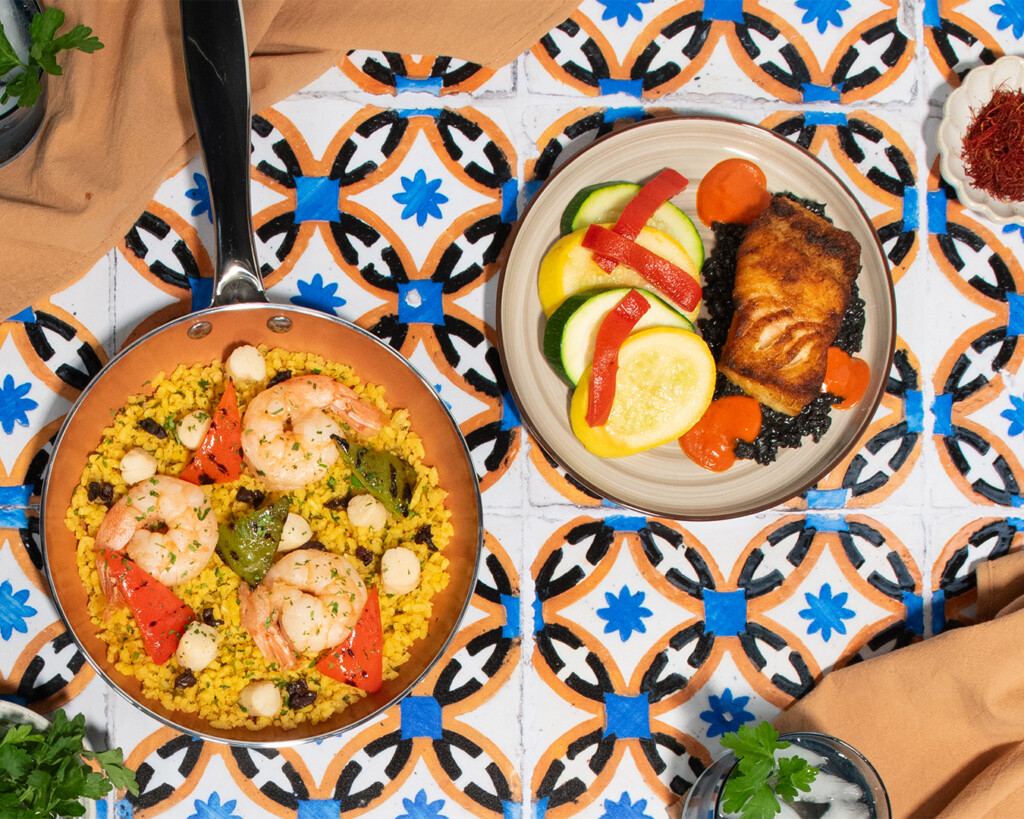 menu, american airlines, cardápio, , alimento, refeição, Prato, placa, prato, Culinária, louça, guarnição, Arte culinária, Ceia, mesa, Fast food, vegetal, almoço, brunch, salada, interno