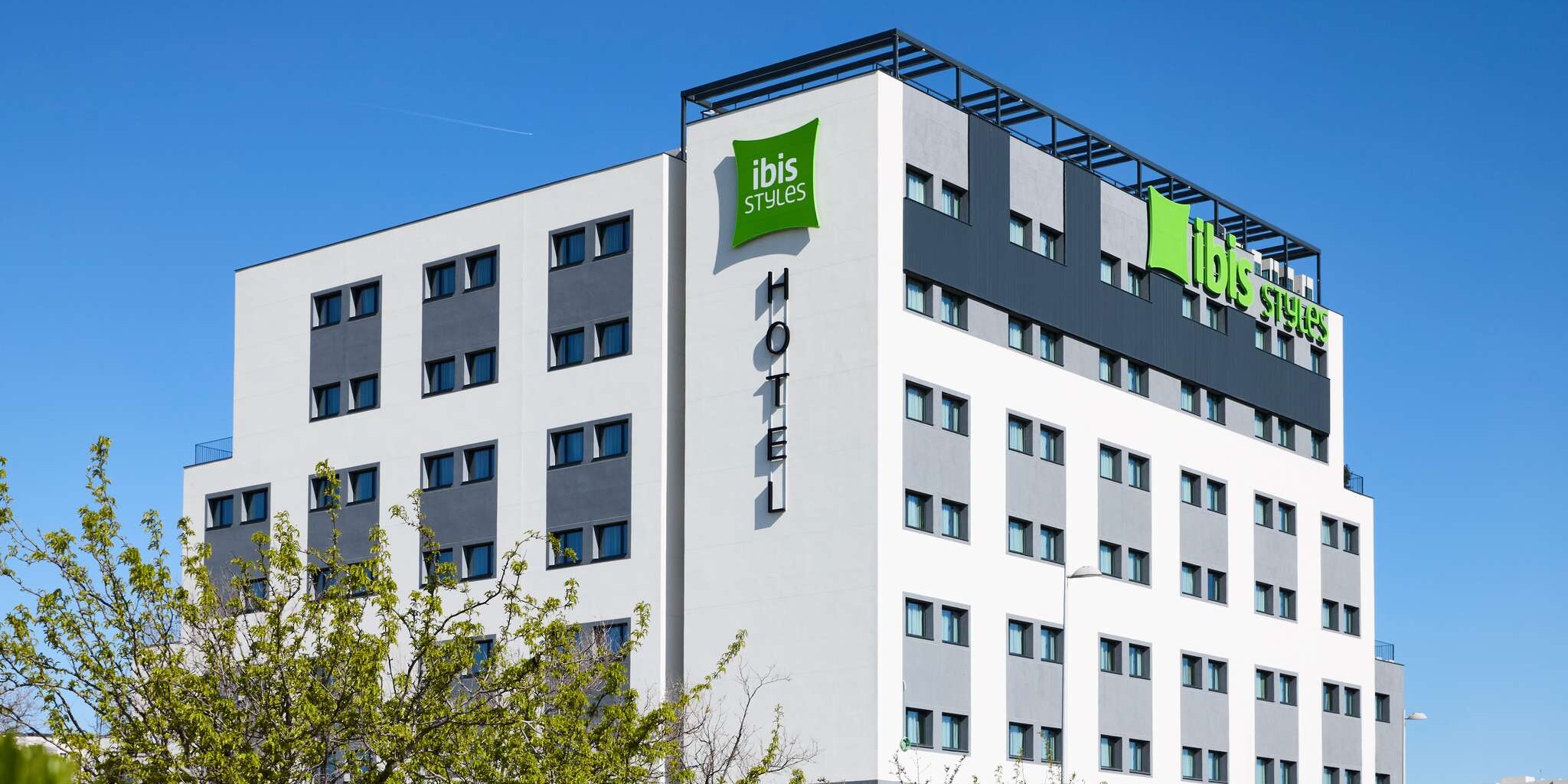 outdoor, céu, ibis, accor, madri, Construção de uso misto, construção, Prédio comercial, planta, apartamento, árvore, Condomínio, hotel, Propriedade imóvel, fachada, janela, cidade, Torre de apartamentos, Área metropolitana, arquitetura, grande