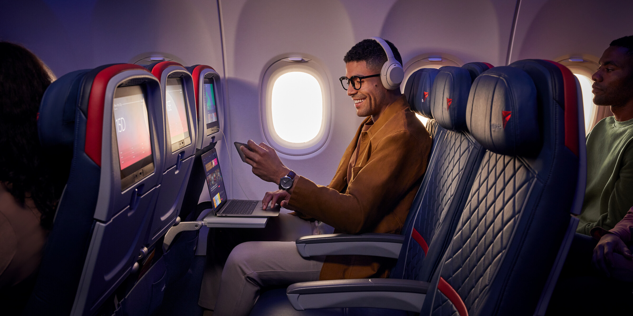 wi-fi, voos, roupas, pessoa, homem, passageiro, Cabine de aeronave, Rosto humano, plaina, interno