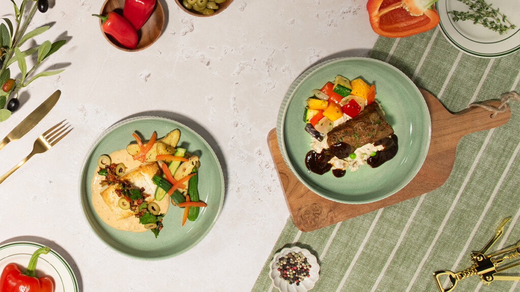 menu, american airlines, cardápio, alimento, placa, refeição, Prato, guarnição, Arte culinária, louça, fruta, salada, Culinária, Grupo alimentar, Comida à la carte, ingrediente, mesa, interno, tigela, vegetal, tomate