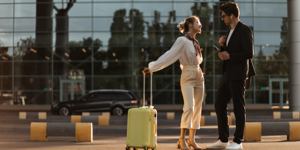 Radar ppv (1) roupas, pessoa, calçados, outdoor, homem, construção, Calça, beijo, mulher, em pé, térreo, calçada, rua