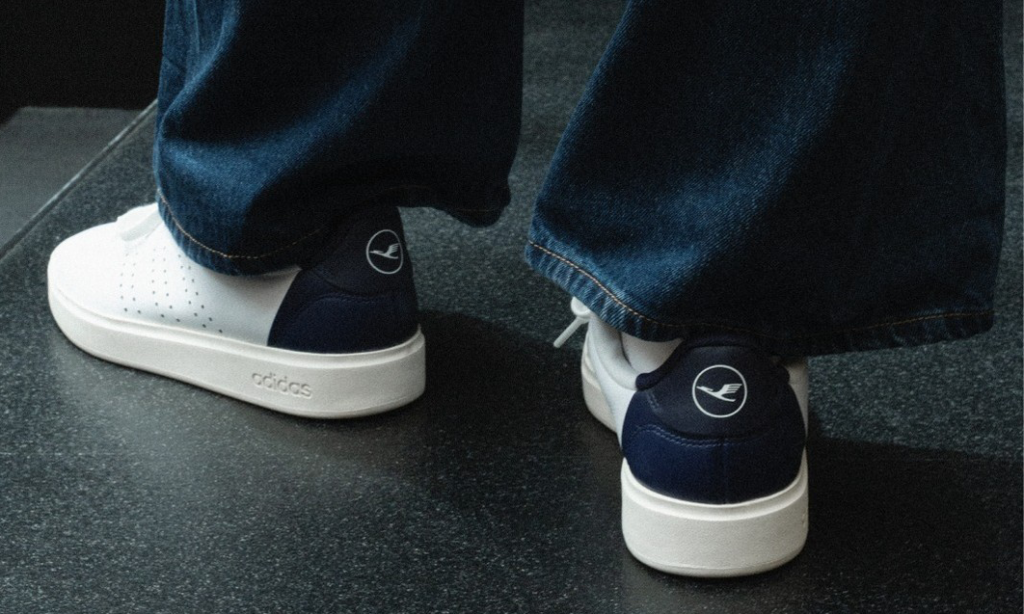 sapato, Sapato de caminhada, gatuno, pessoa, Sapato de skatista, jeans, Sapato Plimsoll, Sapato de uso ao ar livre, tênis, interno, pés, calçados