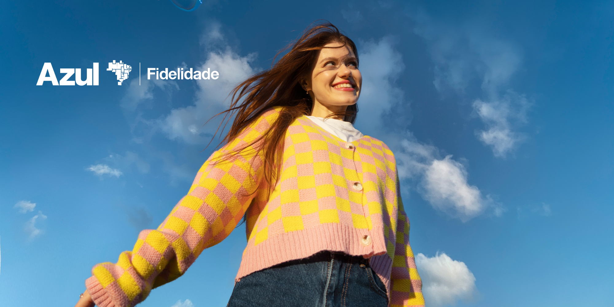 céu, nuvem, pessoa, jeans, Rosto humano, roupas, outdoor, sorriso, Roupa casual, Moda de rua, mulher, amarelo