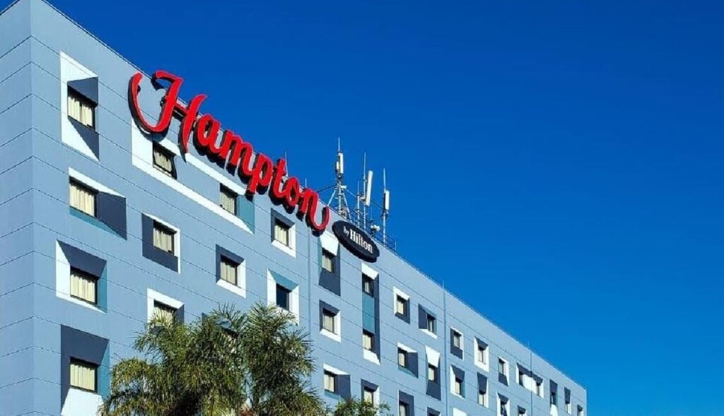 outdoor, céu, árvore, hotel, construção, Construção de uso misto, fachada, Propriedade imóvel, Prédio comercial, janela, cidade, arquitetura