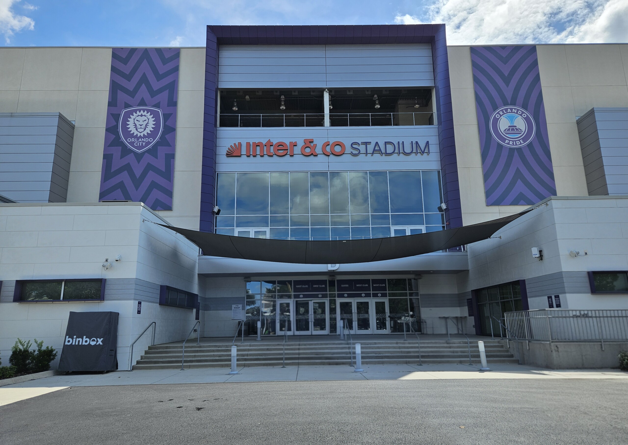 céu, nuvem, outdoor, construção, janela, texto, térreo, grande, arquitetura