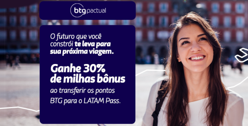 texto, Rosto humano, roupas, sorriso, pessoa, captura de tela, outdoor, placa, mulher, inverno