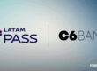 LATAM Pass e C6 Bank oferecem 30% de bônus na transferência de pontos